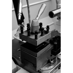 Konventionelle Universaldrehmaschine CORMAK GRAND 420x1500 + Drehmeißel + mitlaufende Spitze