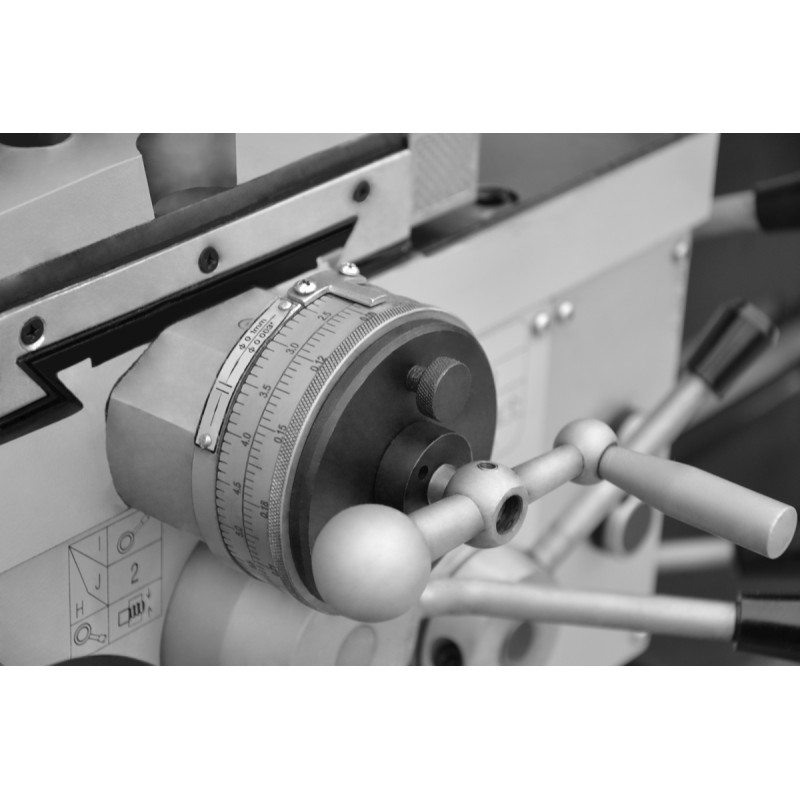 Konventionelle Universaldrehmaschine CORMAK 500 x 1500/65 + Drehmeißel + mitlaufende Spitze