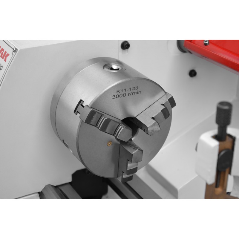 Konventionelle Universaldrehmaschine CORMAK TYTAN 250x750 PRO 400V mit Untergestell