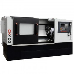 CNC-Drehmaschine CORMAK 400x500 mit hydraulischem Spannfutter, 12 Werkzeugplätzen und Steuerung SIEMENS SINUMERIK 808D