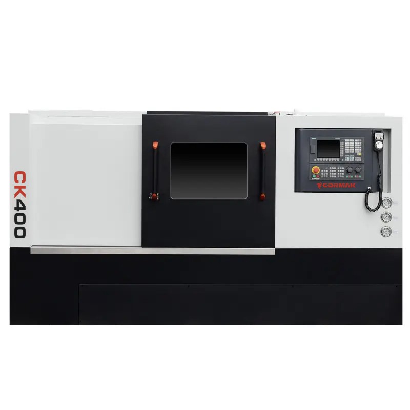CNC-Drehmaschine CORMAK 400x1000 mit hydraulischem Spannfutter, 12 Werkzeugen und Steuerung SIEMENS SINUMERIK 808D
