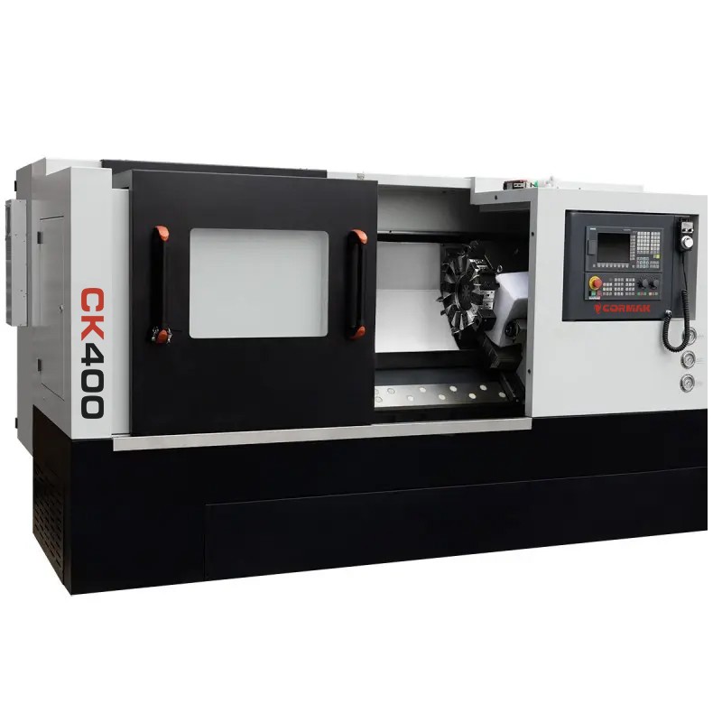 CNC-Drehmaschine CORMAK 400x1000 mit hydraulischem Spannfutter, 12 Werkzeugen und Steuerung SIEMENS SINUMERIK 808D