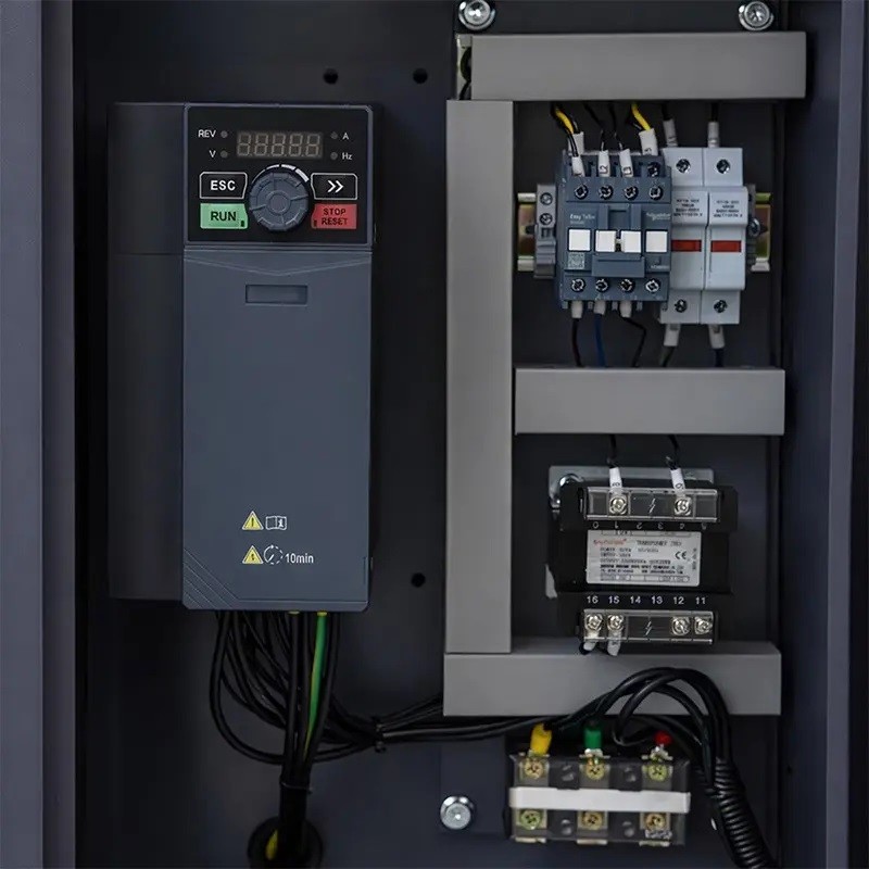 Schraubenkompressor LUFT700 VSD+PM 5,5kW Set 500L | CORMAK