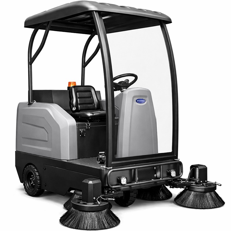 Aufsitzkehrmaschine CORMAK ZP13000 mit Sprühsystem | CORMAK