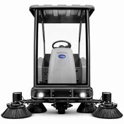 Aufsitzkehrmaschine CORMAK ZP13000 mit Sprühsystem | CORMAK
