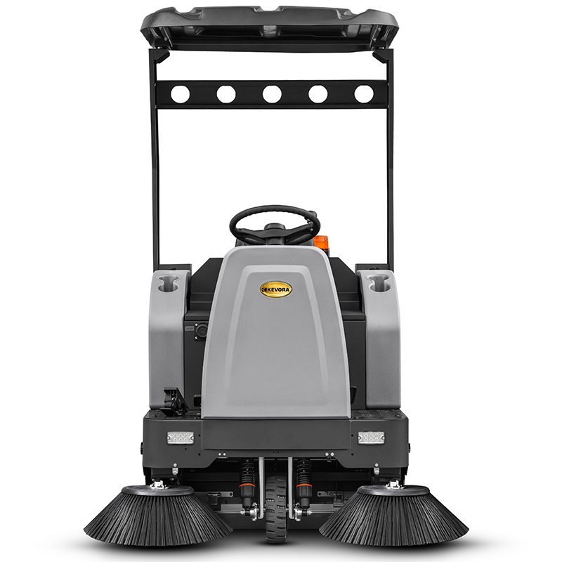 Selbstfahrende Kehrmaschine CORMAK ZP8700 mit Sprühsystem | CORMAK