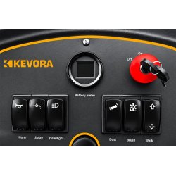 Selbstfahrende Kehrmaschine CORMAK ZP8700 mit Sprühsystem | CORMAK