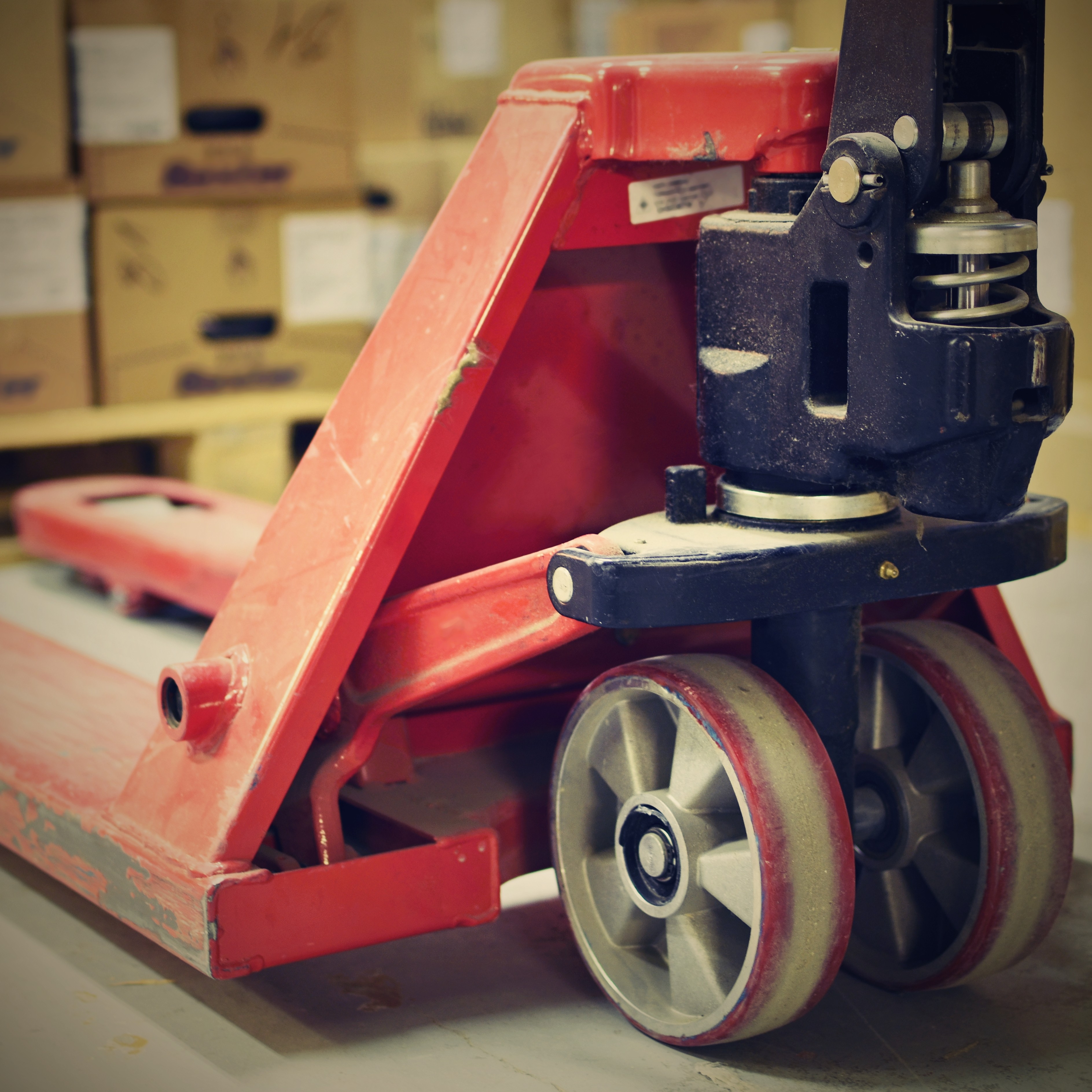 Handhubwagen oder Elektrohubwagen?